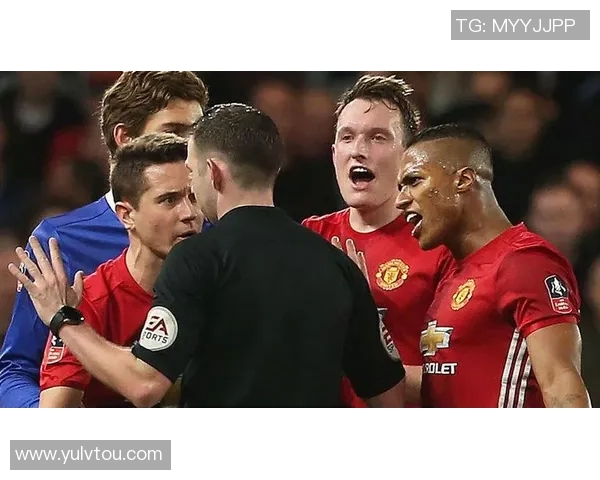 足球裁判误判对比赛节奏与球员情绪反应的影响分析 足球裁判误判对比赛节奏与球员情绪反应的影响分析