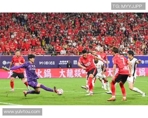 中超焦点战:上海海港对阵广州恒大的精彩回顾 中超焦点战:上海海港对阵广州恒大的精彩回顾